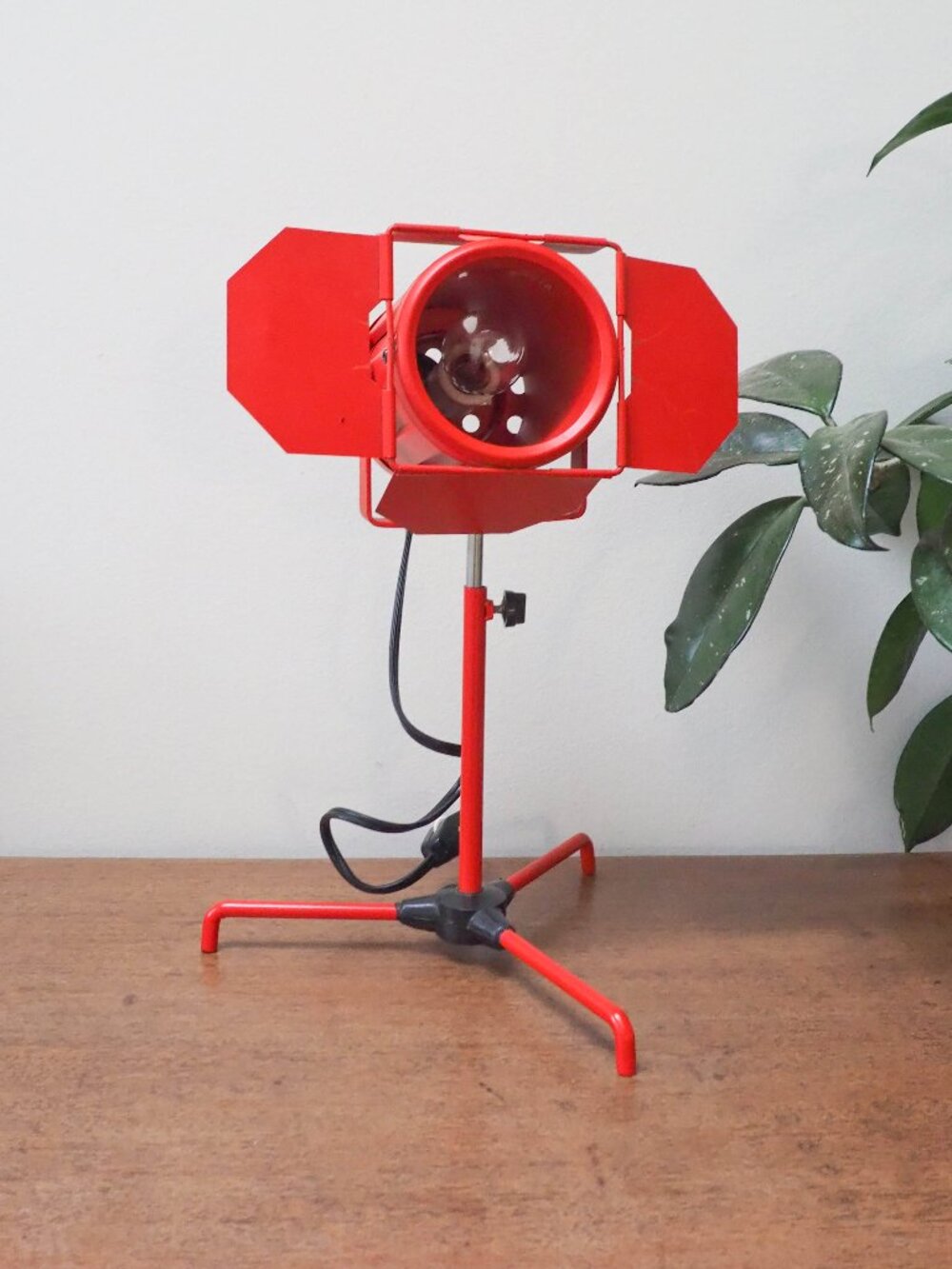 Vtg Red Adjustable Spot Light - Industrial Style Table Lamp - 80's Red Spot Ligh